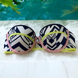 NWOT Victoria's Secret Chevron Bikini Top strapless